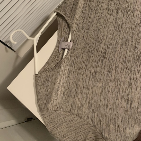 Silky material grey tee - Picture 3 of 4